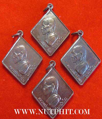 ชุด ๔ องค์ นปข.รุ่นแรก ลป.คำพันธ์ ๒๕๓๑ สวยกริ๊บทุกองค์+รับประกันแท้+พอใจ+ประกันราคา*87
