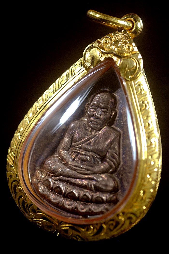 เหรียญหยดน้ำ รุ่นทูลเกล้า หลวงพ่อทวด เนื้อเงินเลี่ยมจับขอบทอง ปี 2530 พร้อมบัตร