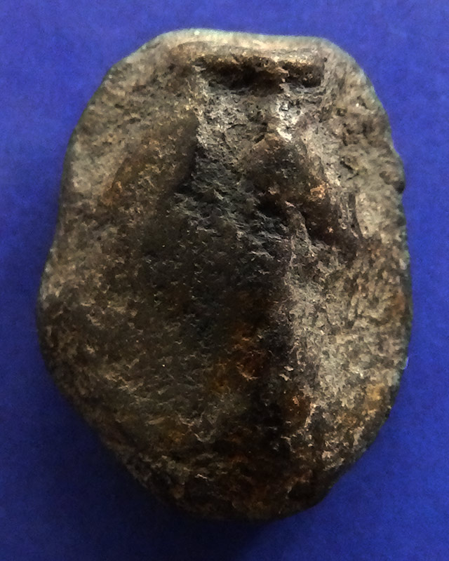 พระซุ้มกอเล็ก เนื้อดิน ไม่ตัดปีก สูง 1.7 ซ.ม.