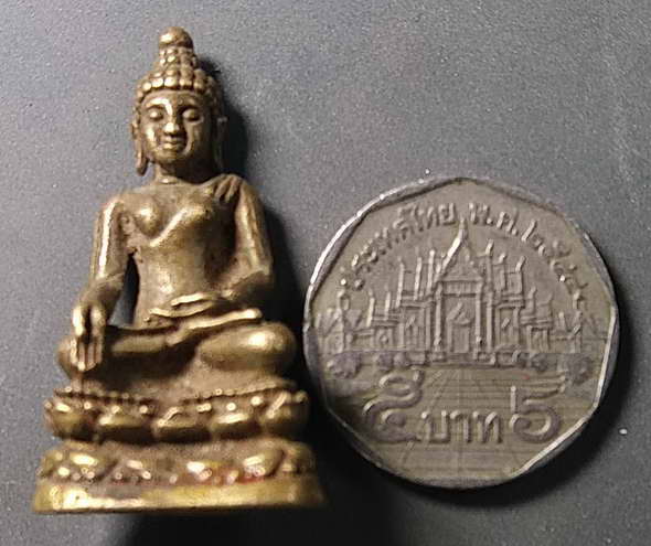 20 บาทแดงครับ รูปหล่อพระไพรีพินาศ อุดกริ่ง กริ่งเขย่าดังผมเขย่าดูแล้ว ไม่ทราบที่