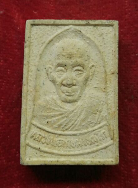 พระผงรูปเหมือนหลวงพ่อเกษมปี34สวยๆครับ