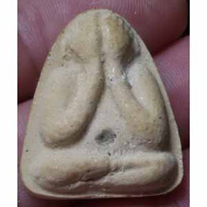 พระปิดตา หลังเกษาไม่ทราบที่ครับ