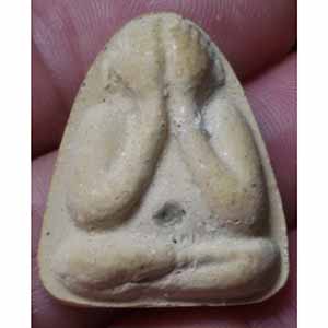 พระปิดตา หลังเกษาไม่ทราบที่ครับ