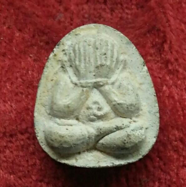 ปิดตาแช่น้ำมนต์พิมพ์จิ๋ว หลวงพ่อเกษม สวยๆครับ