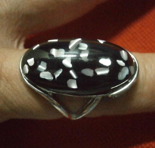 แหวนสำหรับผู้ชาย หัวสีดำมีลายมุก สวยมากๆ ตัวเรือนชุบโรเดียม ขนาดเส้าผ่าศูนย์กลาง 1.9 เซ็นต์ (#R18)