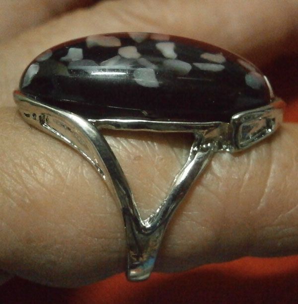 แหวนสำหรับผู้ชาย หัวสีดำมีลายมุก สวยมากๆ ตัวเรือนชุบโรเดียม ขนาดเส้าผ่าศูนย์กลาง 1.9 เซ็นต์ (#R18)