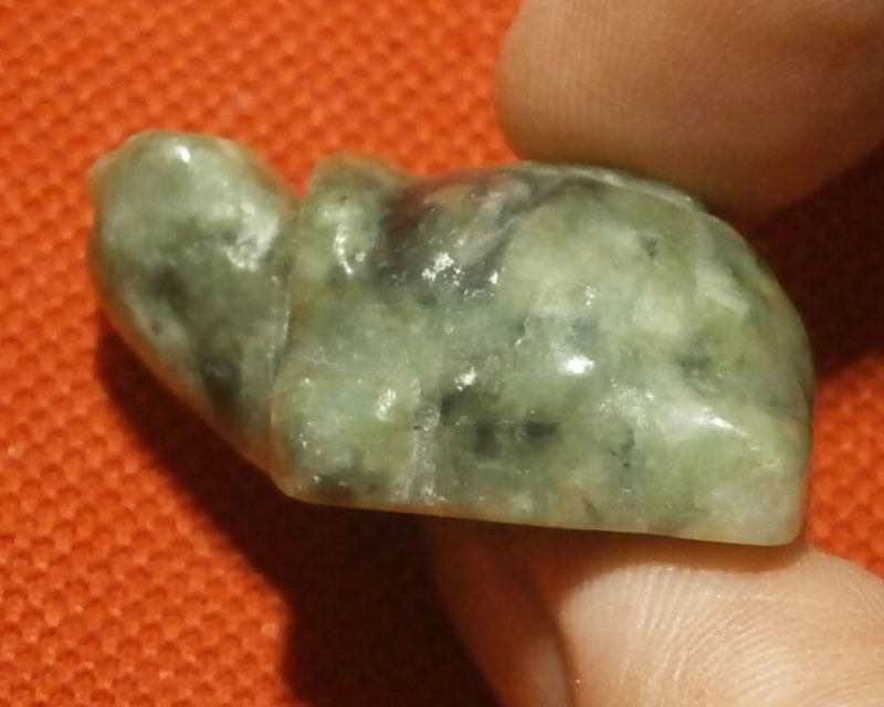 เต่ามงคล เนื้อหยกแท้จากประเทศพม่า สวยมากๆ ขนาด 3.4 x 2.2 x 1.5 ซม. #229