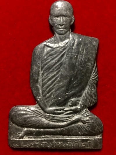 พระปั๊มรูปเหมือนหลวงปู่สิงห์  วัดป่าสาลวัน  เนื้อตะกั่ว  ปี2518