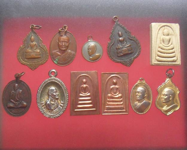 หลวงพ่อแพ วัดพิกุลทอง สิงห์บุรี 11องค์เคาะเดียวแดง