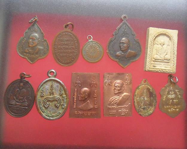 หลวงพ่อแพ วัดพิกุลทอง สิงห์บุรี 11องค์เคาะเดียวแดง