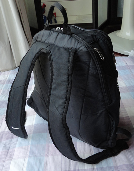 สนุกๆ กระเป๋าเป้ NIKE ของแท้ สีดำ สวยมาก จัดไปเริ่มประมูลไม่ถึง700 แล้วจะปิดเท่าไรก็เท่านั้นครับ