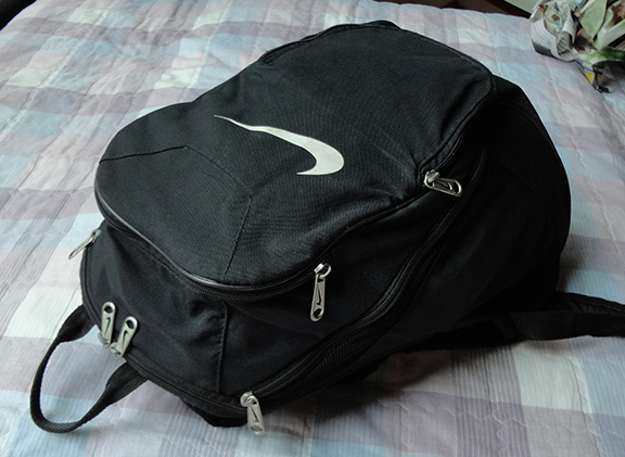 สนุกๆ กระเป๋าเป้ NIKE ของแท้ สีดำ สวยมาก จัดไปเริ่มประมูลไม่ถึง700 แล้วจะปิดเท่าไรก็เท่านั้นครับ