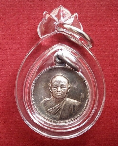 เหรียญดอกพิกุล หลวงพ่อแพ วัดพิกุลทอง เนื้อเงิน ปี2519 ...เคาะเดียวแดง...