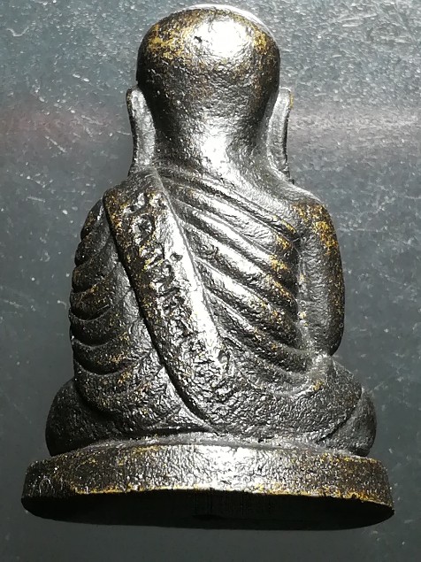 รูปหล่อหลวงพ่อเงิน วัดกำแพงดิน ปี 2515 เนื้อร่มดำ