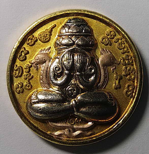 20 บาทแดงพระปิดตา พังพกาฬ ขนาด 3 เซน  ข้อมูลตามเหรียญ  ไม่มีกล่อง  ได้มาอย่างนี้ครับ 