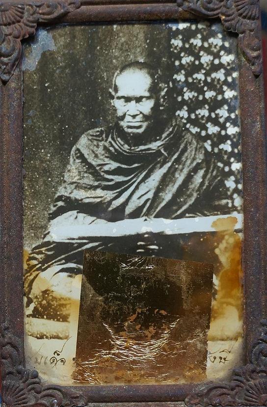  รูปถ่ายขนาดบูชาสมเด็จโตวัดระฆังพร้อมกรอบเดิมๆหลวงปู่นาคสร้าง จารหลังเต็ม