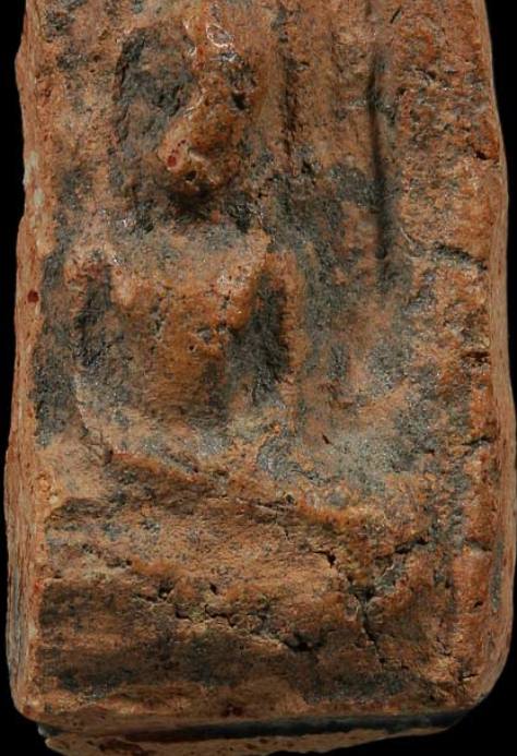 พระกรุลพบุรีตัดเดี่ยว พิมพ์ซุ้มนครโกษา เนื้อดิน จ.ลพบุรี