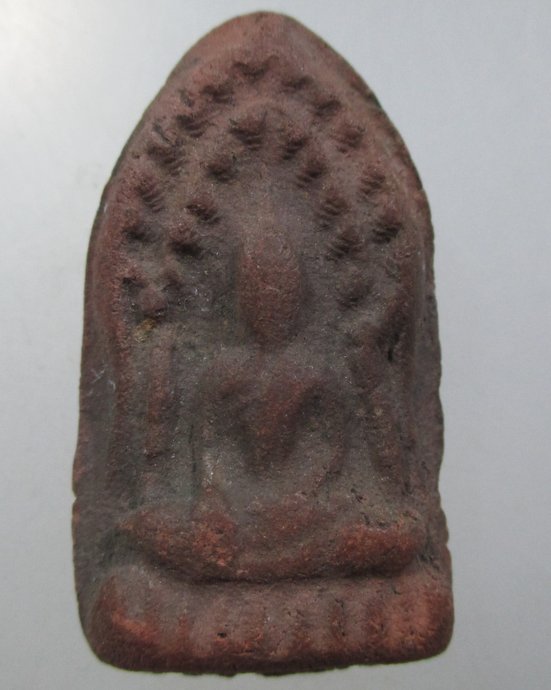 ๒๐ พระพุทธนั่งซุ้ม เนื้อดิน