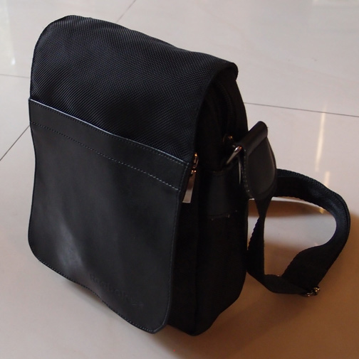 กระเป๋าสะพายข้าง Reebok แบรนด์ดัง ของแท้ สวย