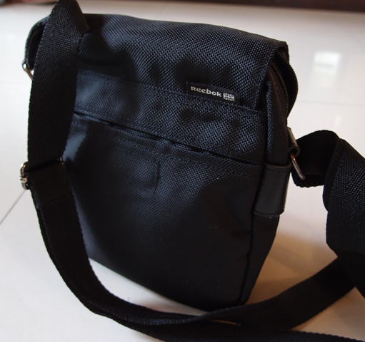 กระเป๋าสะพายข้าง Reebok แบรนด์ดัง ของแท้ สวย