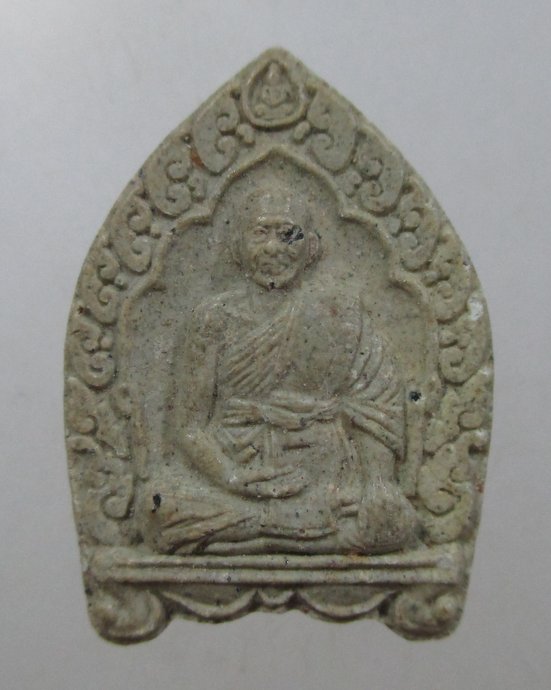 ๒๐ พระผงรูปเหมือนหลังกุมารทองกวัก