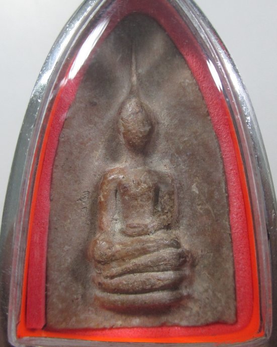 ๒๐ พระเนื้อดิน จารหลัง