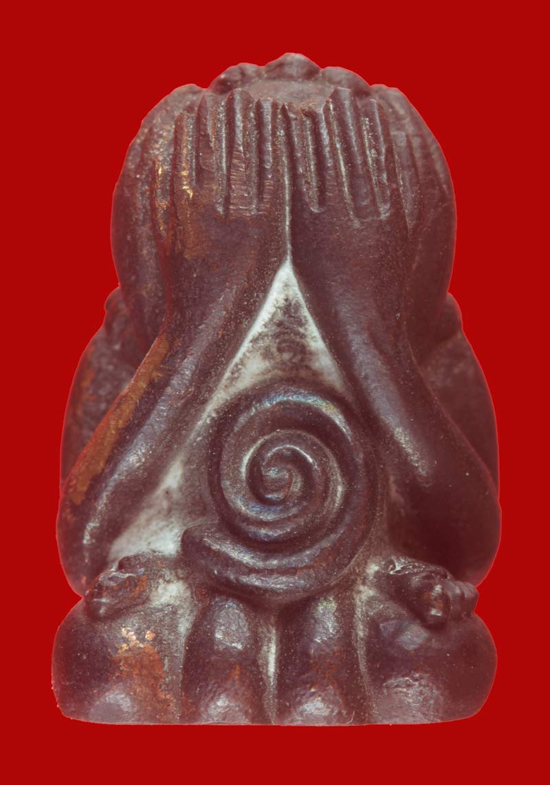 พระปิดตารุ่นแรก พิมพ์เศียรเงาะ เนื้อนวโลหะ หลวงพ่อโฉม ฐิติญาโณ วัดเขาปฐวี จ.อุทัยธานี พร้อมกล่อง # 1