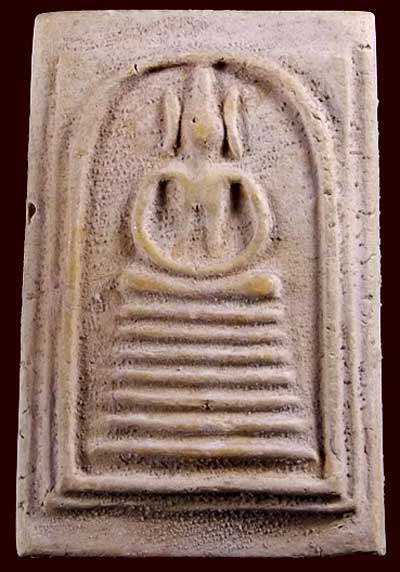 *สมเด็จฯวัดเกษไชโยฯ พิมพ์ ๗ ชั้น รุ่นสร้างเขื่อน ปี๒๔๙๕ เนื้อเหลือง(องค์ที่๖)*