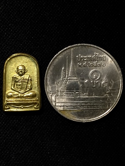 เหรียญใบมะขามกะไหล่ทองพิมพ์ซุ้มระฆัง หลวงพ่อเงิน  วัดหิรัญญาราม(บางคลาน)  