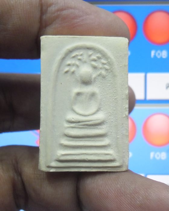 พระสมเด็จบางขุนพรหม พิมพ์ปรกโพธิ์ พ.ศ. 2539 พร้อมกล่องเดิมครับ