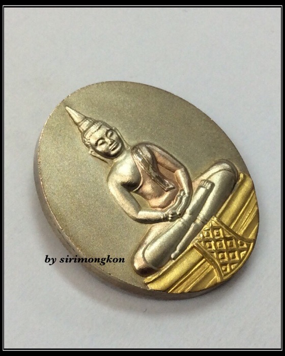 เหรียญหลวงพ่อโสธร หลังโฮโรแกรม รุ่นสร้างพระอุโบสถหลังใหม่ ปี42 เนื้อเงินแท้3กษัตริย์ กล่องเดิม