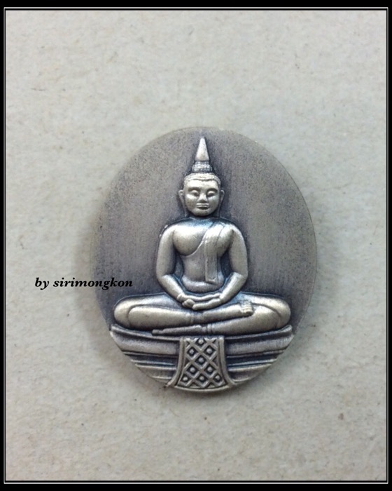 เหรียญหลวงพ่อโสธร หลังโฮโรแกรม รุ่นสร้างพระอุโบสถหลังใหม่ ปี42 เนื้อเงินแท้ กล่องเดิม 