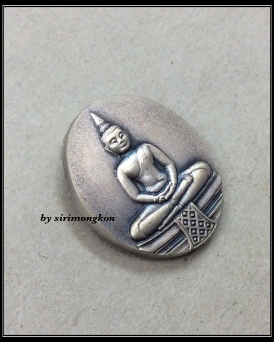 เหรียญหลวงพ่อโสธร หลังโฮโรแกรม รุ่นสร้างพระอุโบสถหลังใหม่ ปี42 เนื้อเงินแท้ กล่องเดิม 