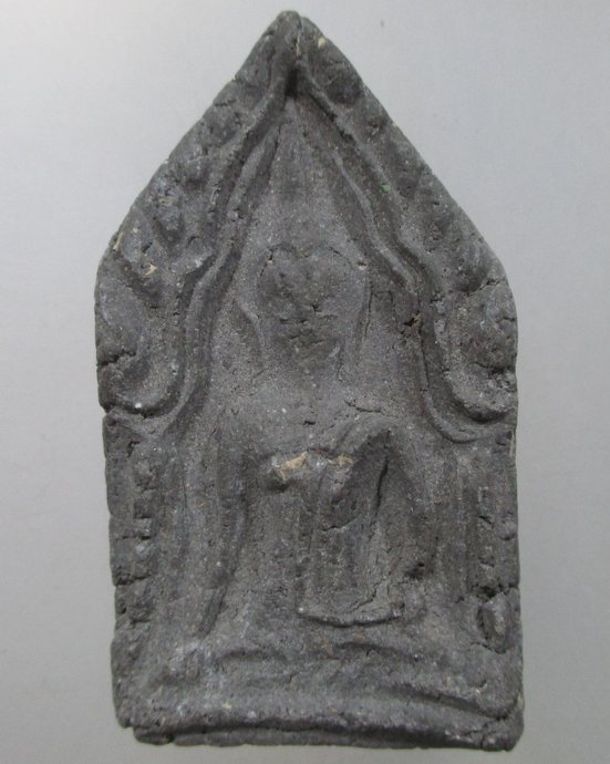 ๒๐ พระขุนแผนเนื้อผงเทา