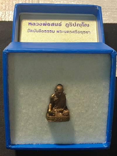 พระปั๊มรูปเหมือนองค์เล็ก หลวงพ่อสนธิ์ ภูริปัโญ  วัดบรรลือธรรม  กล่องใส่บุกำมะหยี่สวย