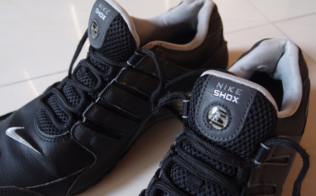 ตัดใจขาย!! รองเท้า NIKE ของแท้ รุ่น SHOX สีดำสวยเข้ม จะใส่วิ่ง ใส่เที่ยว ใส่เล่นกีฬา ได้หมดครับ