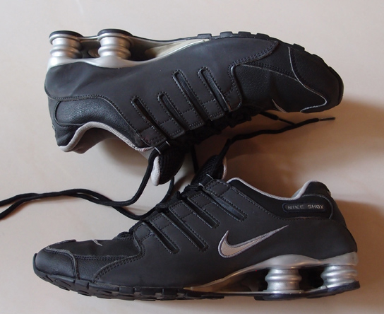 ตัดใจขาย!! รองเท้า NIKE ของแท้ รุ่น SHOX สีดำสวยเข้ม จะใส่วิ่ง ใส่เที่ยว ใส่เล่นกีฬา ได้หมดครับ