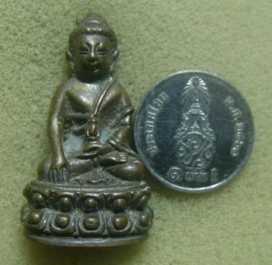 **วัดใจ**พระกริ่งใหญ่ ก้นถ้วย เก่าๆ เนื้อโลหะผสม ไม่ทราบที่**เนื้อจัดๆ สวย เชิญชมครับ 