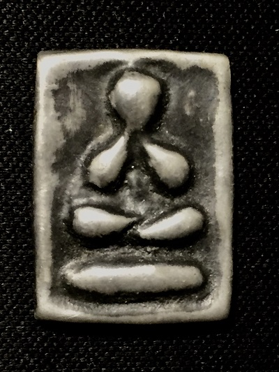 พระปิดตาเนื้อชินหลังจาร  หลวงปู่ศุข  วัดปากคลองมะขามเฒ่า