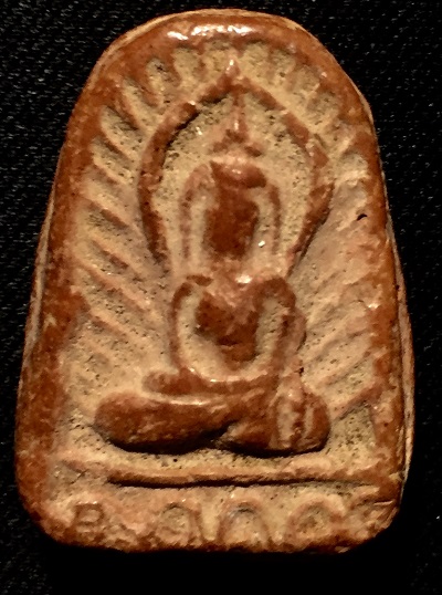 พระร่วงนั่งเนื้อดิน