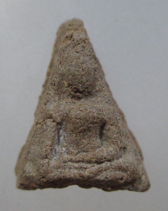 ๒๐ พระนางพญาเนื้อผงเก่า