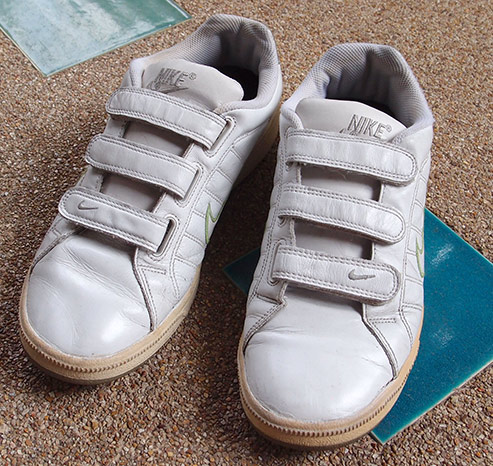 เคลียร์บ้าน ขายทิ้งถูกๆ !! รองเท้า NIKE  ของแท้ สีขาว เบอร์42.5 UK8 US9 แถบโลโก้สีเขียว