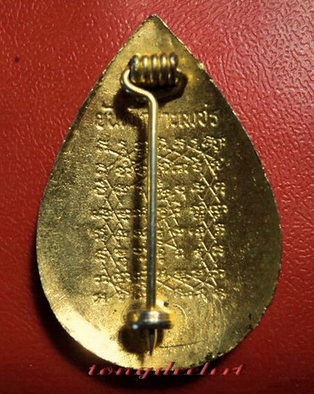 เข็มกลัดหลวงพ่อฤาษีลิงดำ วัดท่าซุง กะไหล่ทองลงยา สวยมากค่ะ