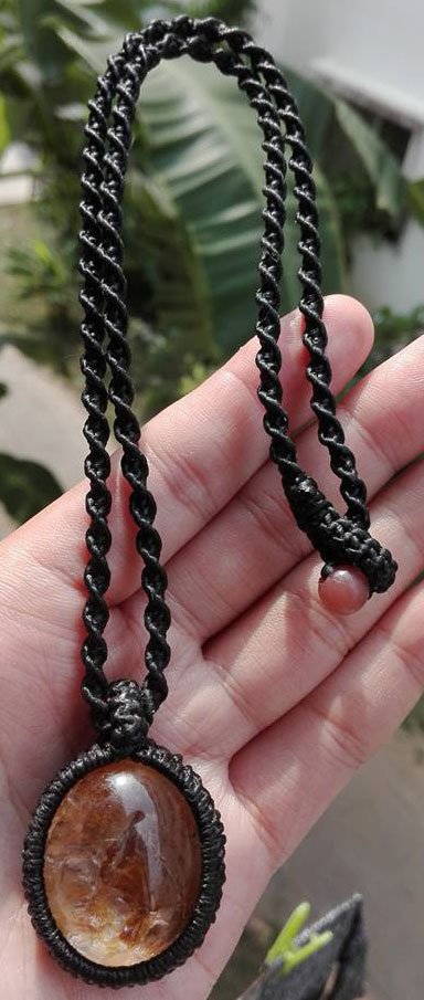 ของทนสิทธิ์โดยธรรมชาติ แก้วกาบทองขนาด 2.5 x 3 ซม. ถักเชือกแบบเบี้ยแก้+สร้อยเชือกถัก ...เคาะเดียวแดง