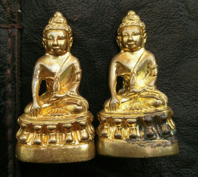 พระกริ่ง100ปีเนื้อทองทิพย์ ตอกโค๊ตหมายเลขกำกับ 2องค์ครับ