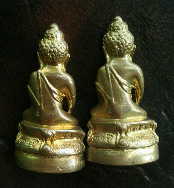 พระกริ่ง100ปีเนื้อทองทิพย์ ตอกโค๊ตหมายเลขกำกับ 2องค์ครับ