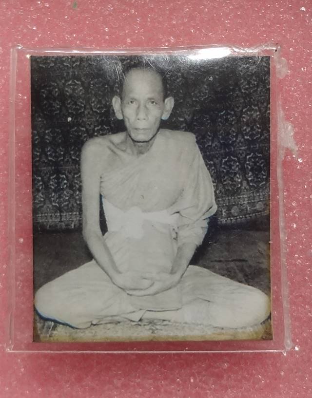 -รูปถ่ายหลังยันต์หมึก หลวงพ่อเอีย วัดบ้านด่านครับ