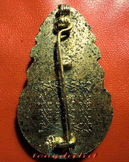 ล็อกเก็ตเข็มกลัดมงกุฎเพชรหลวงพ่อฤาษีลิงดำ วัดท่าซุง จ.อุทัยธานี สวยมากค่ะ