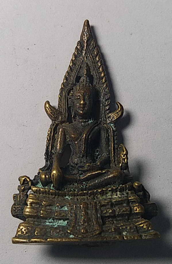 30 บาทแดงครับ รูปหล่อพระพุทธชินราชอุดกริ่ง วัดพระศรีรัตนมหาธาตุ จังหวัดพิษณุโลก ไม่ทราบปีที่สร้าง