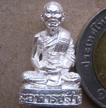 รูปเหมือน ฉลองครบ5รอบ หลวงพ่อสาคร วัดหนองกรับ ระยอง รุ่นชินบัญชร ปี2540 เนื้อเงิน โค้ดเลข ๕ 